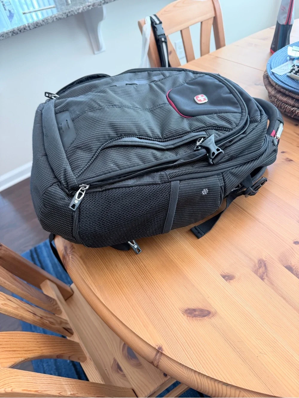 SwissGear Black and Red Accent Men's Laptop Backpack